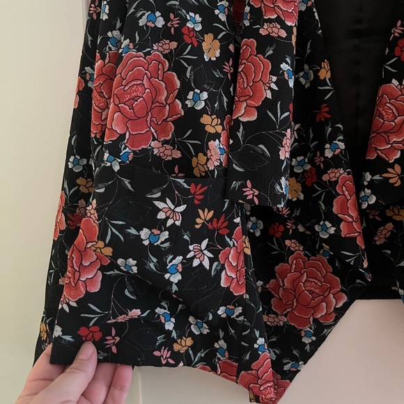 City Chic Rose Floral Slouchy Blazer - Picture 2 of 6